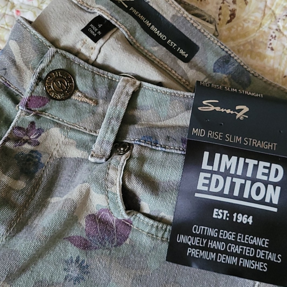Seven7 Floral Camo jeans size 4